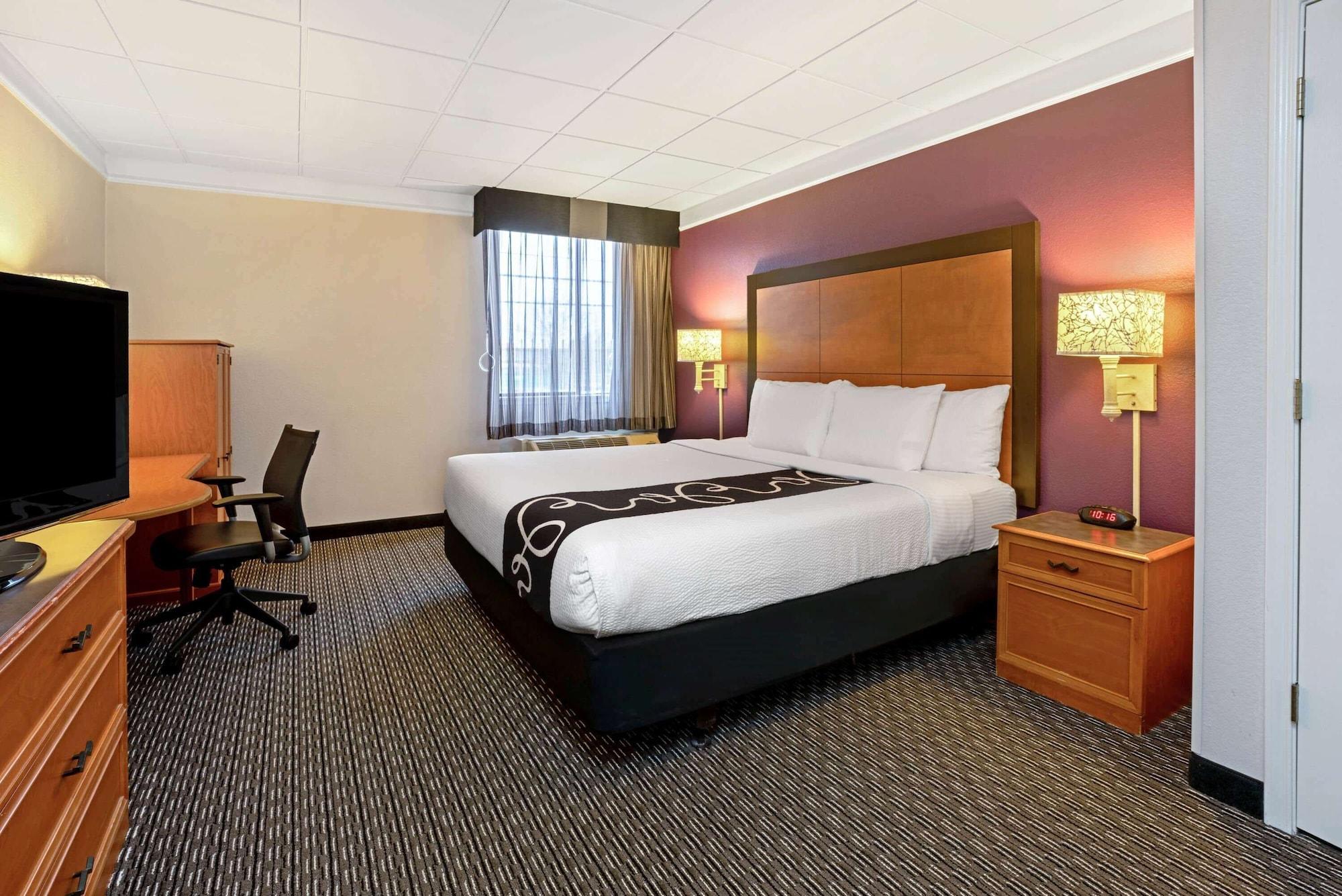 La Quinta By Wyndham Tacoma - Seattle Hotel Exterior photo