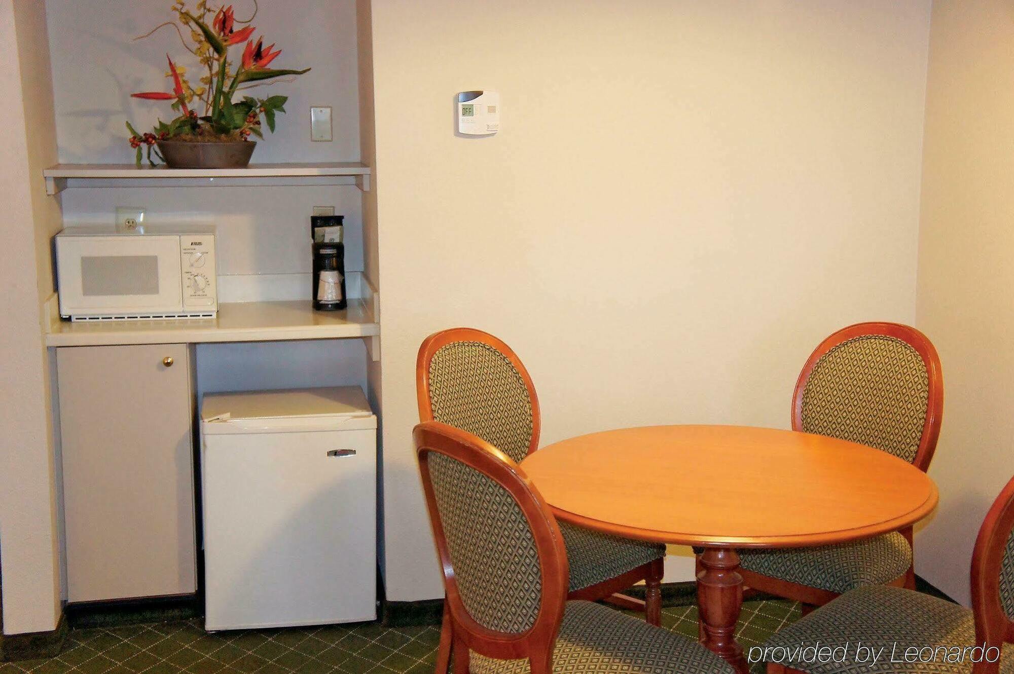 La Quinta By Wyndham Tacoma - Seattle Hotel Exterior photo